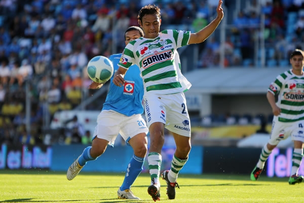 Foto de acción del partido Cruz Azul Santos