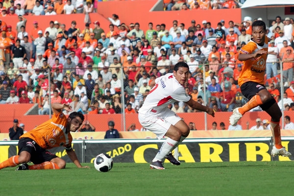 Foto de acción del partido Jaguares-Toluca