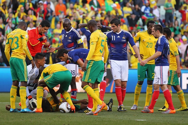Fuerte golpe al jugador sudafricano