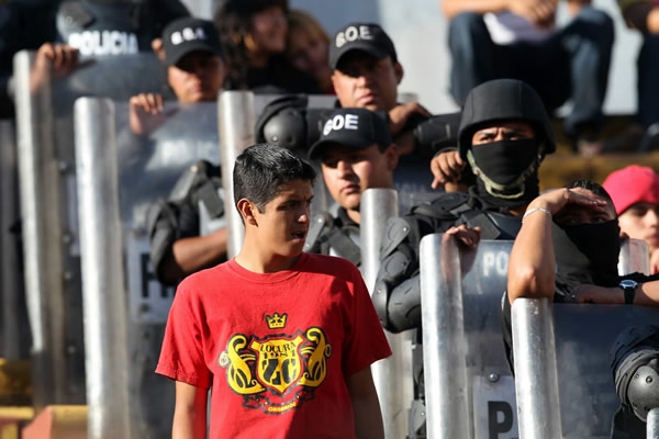 Fuertes medidas de seguridad para ingresar al Morelos