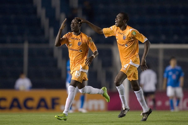 Gbandi silenció a todo el estadio con un golazo.