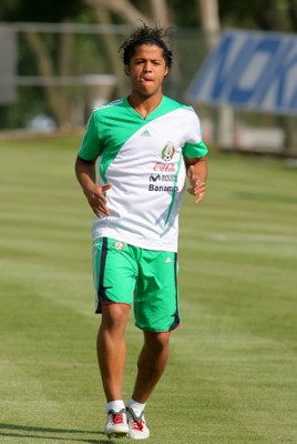 Giovani pese a la lesión se mantiene entrenando.
