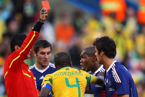 Gourcuff se llevó la tarjeta roja