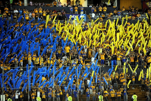 Gran colorido en la tribuna
