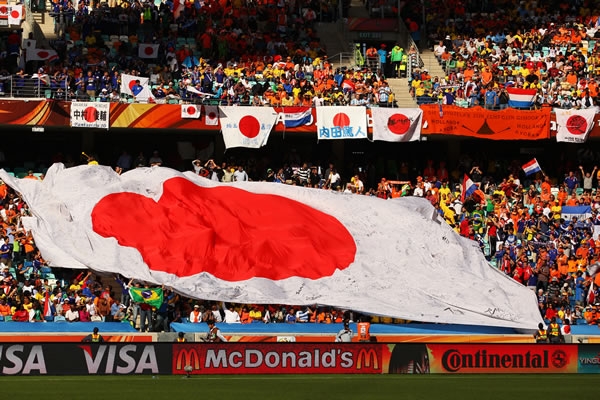 Gran colorido en las gradas del estadio