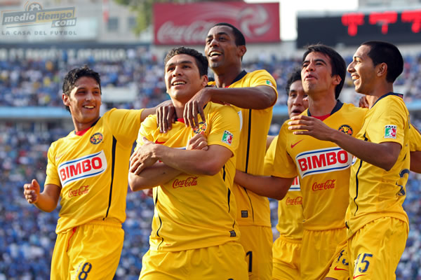 Gran gol de Cabañas que ponía el marcador 0-3 en la primera mitad.