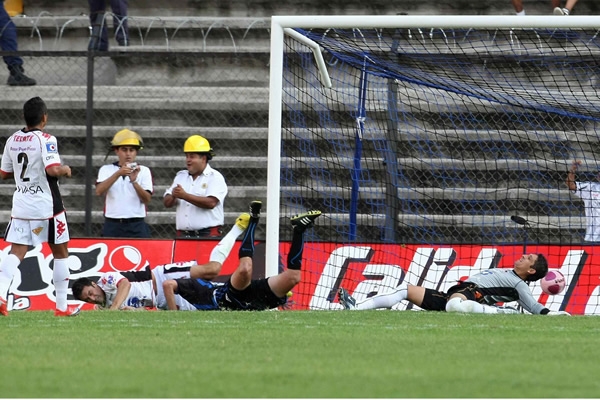 Gran gol de Chaves