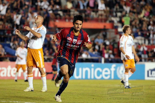 Gran gol de Márquez al 35 de tiempo corrido.