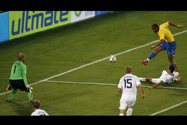 Gran pared en el gol de Maicon.