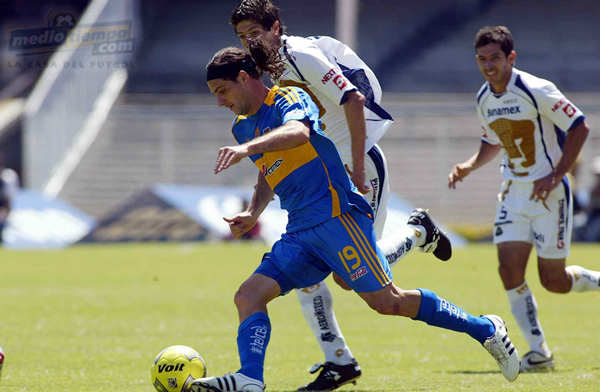 Guillermo Marino estuvo bien cubierto por la zaga universitaria.