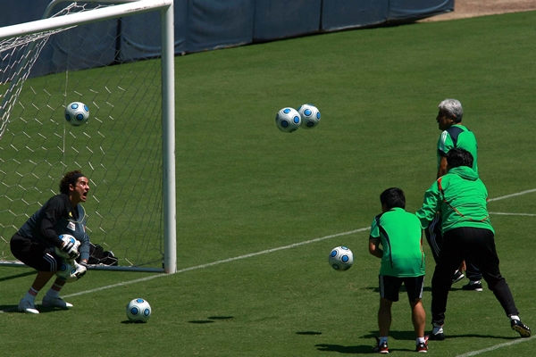 Guillermo Ochoa listo pos si es necesario
