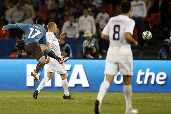 Guiseppe Rossi empató con un golazo.