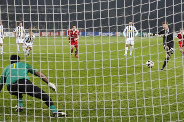 Hans-Jorg Butt consiguó una anotación de penal