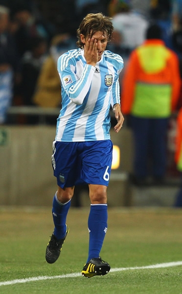 Heinze se queja de un golpe.