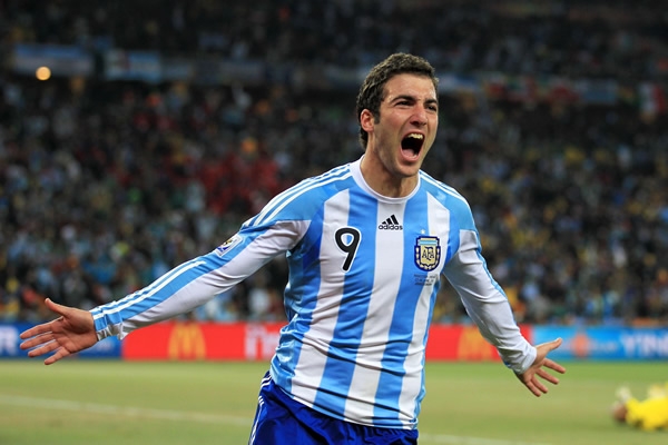Higuaín celebró.