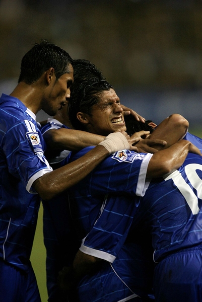 2-1 histórico para El Salvador
