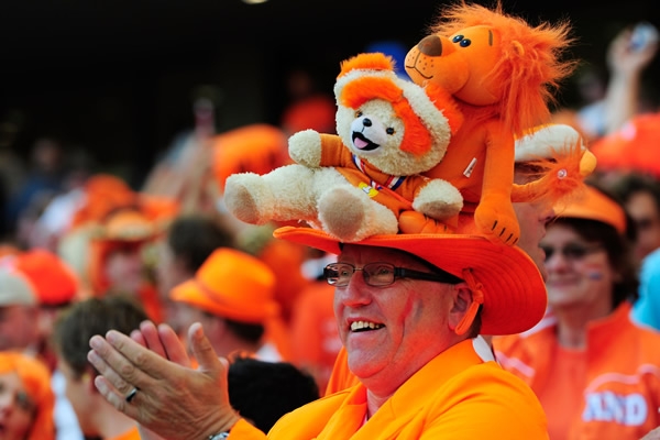 Holanda llenó de color la tribuna