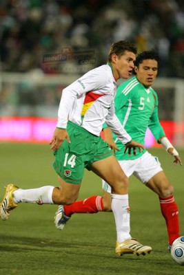 Hoyos quiere dejar atrás al ';Jagger'; Martínez, pero resultó dofícil lograrlo.