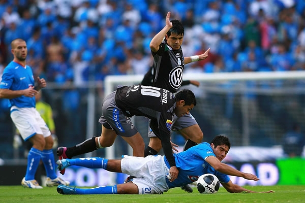 Hubo duras entradas durante el partido