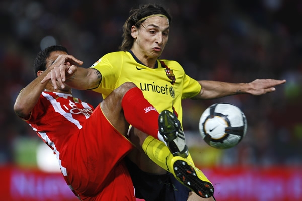 Ibrahimovic también vio la tarjeta roja.