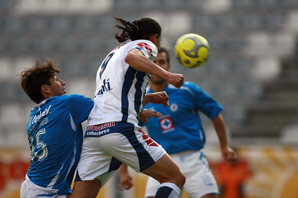 Implacable remate de cabeza
