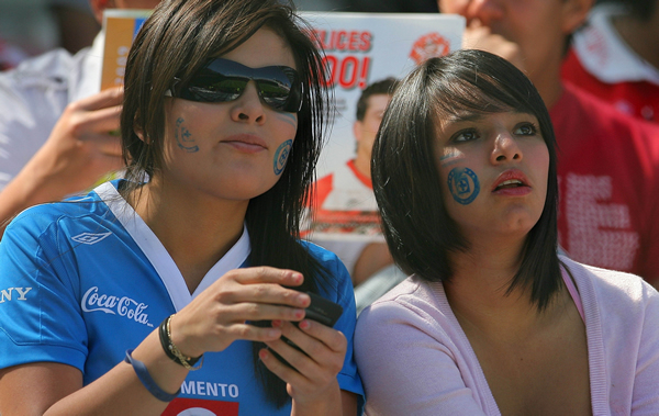 Incluso hubo mucha presencia femenina en las gradas del Nemesio Diez.