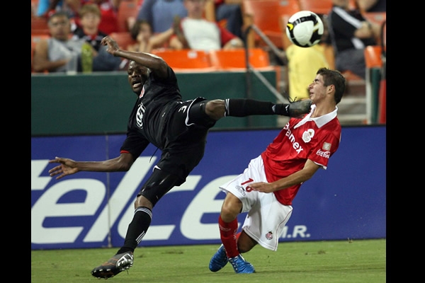 Isaac Brizuela se llevó un fuerte golpe