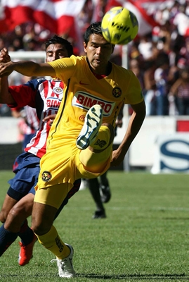 Ismael Rodríguez de América ante Chivas.
