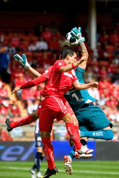 Israel López tampoco pudo ante Jonathan Orozco.