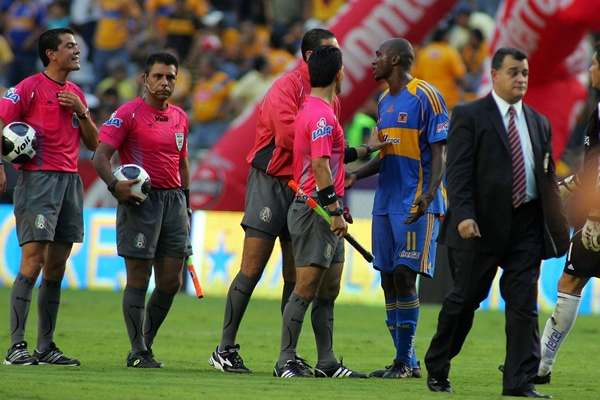 Itamar reclama al cuerpo arbitral