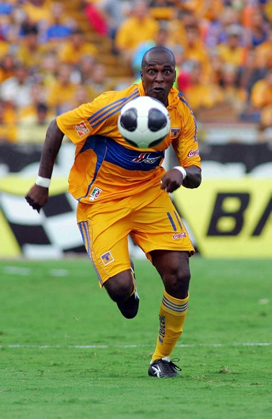 Itamar sigue el esférico