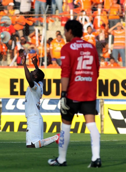 Jackson volvió a marcar para Jaguares