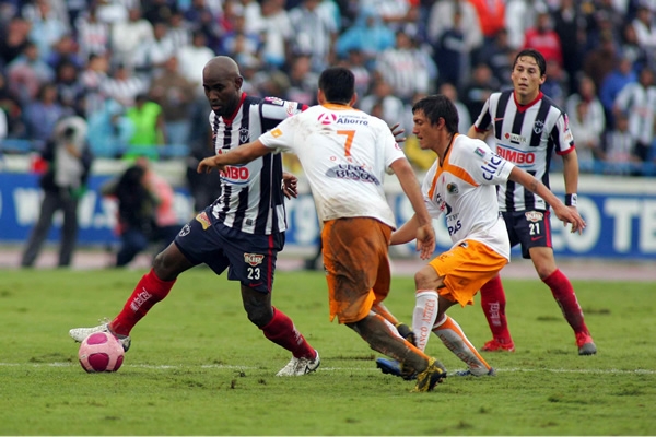 Jaguares cerró bien los espacios