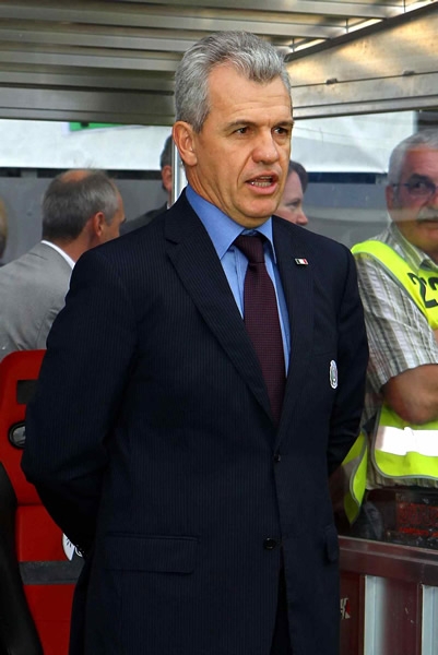 Javier Aguirre en la ceremonia de los himnos