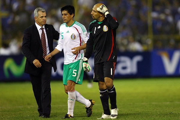 Javier anima a sus pupilos.