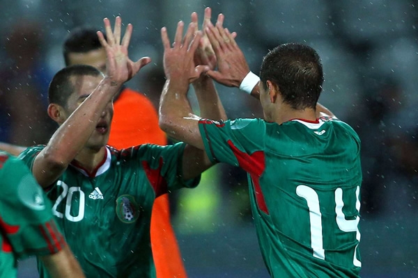 Javier Hernández marcó el gol mexicano