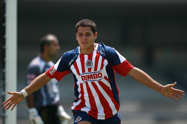 Javier Hernández puso a las Chival al frente.
