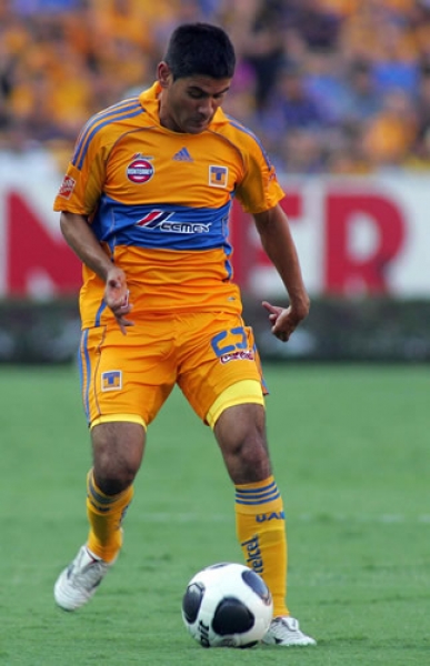 Javier Saavedra frente a sus ex-compañeros