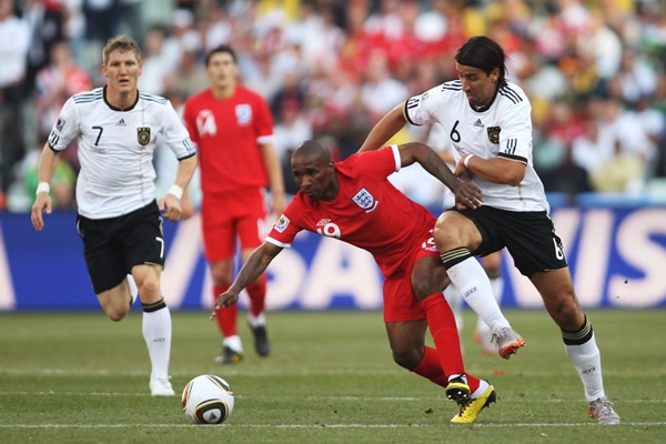 Jermain Defoe no pudo pasar la defensa