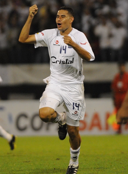 John Valencia festeja su anotación