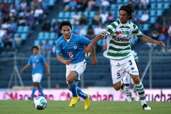 Jonathan Lacerda secó a la ofensiva azul