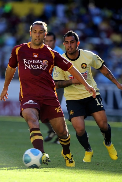 Jorge Zamogilny no logró pasar la defensa de América