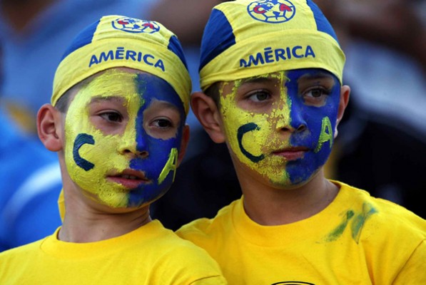 Jóvenes soñadores con las Águilas del América.
