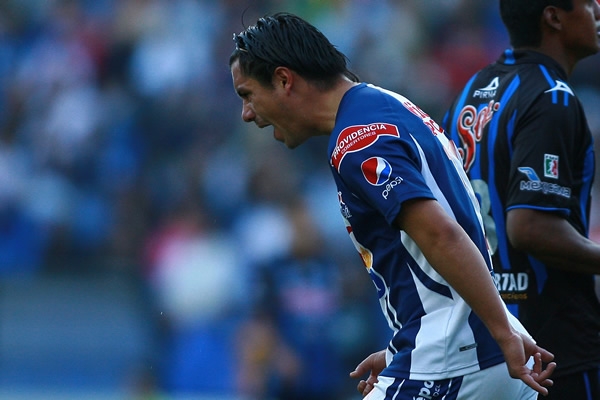 Juan Carlos Cacho se lamenta por una falla.