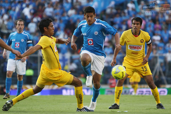 Juan Carlos Valenzuela es superado por Alejandro Vela.