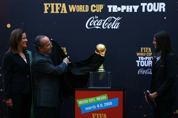 Justo cuando destapa la Copa el Presidente.