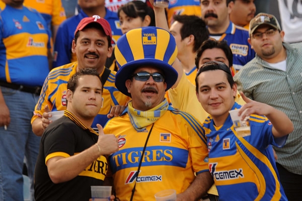La aficicón de Tigres esperando sacar un buen resultado