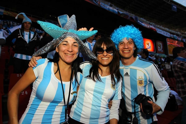 La afición albiceleste llegó desde temprano