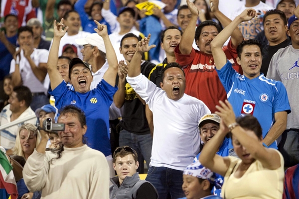 La afición cementera siempre fiel, hasta en EU.