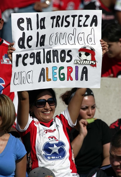 La afición de Indios pidiendo una alegría a los jugadores